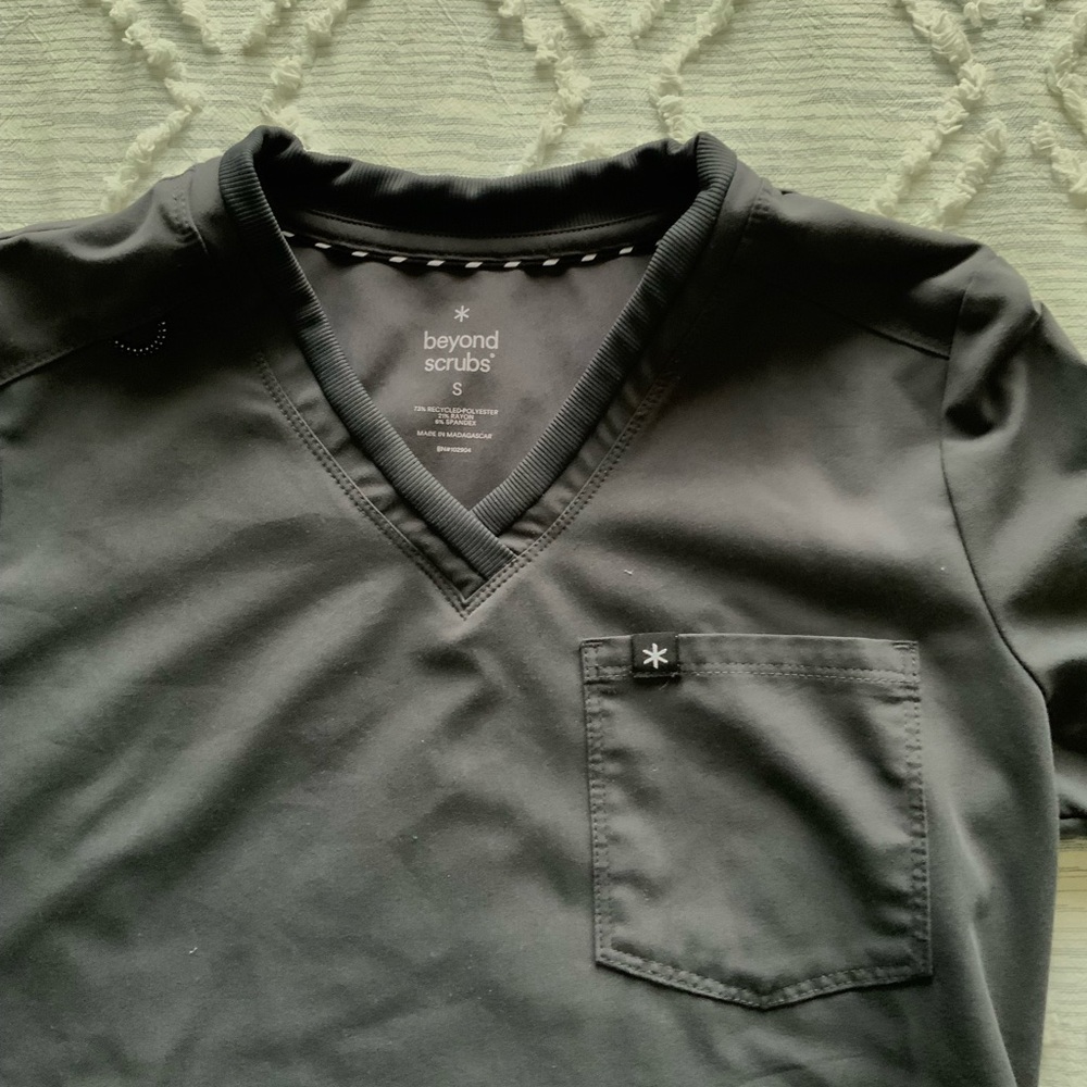 Beyond Scrubs Set - Picture 2 of 6
